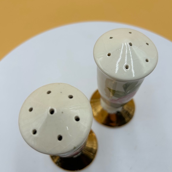 Vintage hand painted rose salt pepper shakers, Mother’s Day, cottage, pink - Picture 5 of 6